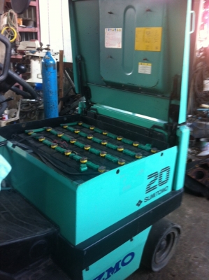 รถยกไฟฟ้า แบตเตอรี่ 2.5ตันพร้อมใช้งานพร้อมเครื่องชาร์ต รถยกไฟฟ้า แบตเตอรี่ 2.5ตันพร้อมใช้งานพร้อมเครื่องชาร์ต