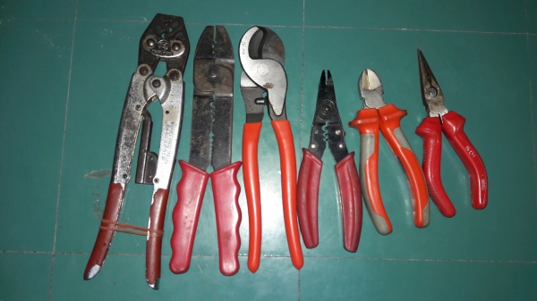 ขายเครื่องมือ1กองชุดที่2 รับ2ชุด 1200รวมส่งให้ ขายเครื่องมือ1กองชุดที่2 รับ2ชุด 1200รวมส่งให้