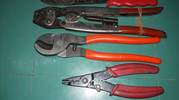 ขายเครื่องมือ1กองชุดที่2 รับ2ชุด 1200รวมส่งให้ ขายเครื่องมือ1กองชุดที่2 รับ2ชุด 1200รวมส่งให้