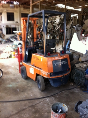 รถยกไฟฟ้า toyota. 1ตันพร้อมใชงาน ราคา 75000 รถยกไฟฟ้า toyota. 1ตันพร้อมใชงาน ราคา 75000