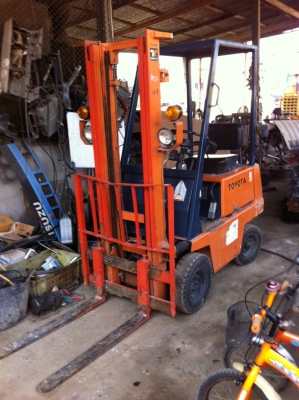 รถยกไฟฟ้า toyota. 1ตันพร้อมใชงาน ราคา 75000