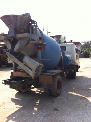 รถโม่ปูนพร้อมใช้งาน 2.5คิว ราคา680000 ปั้มคายาบ้า