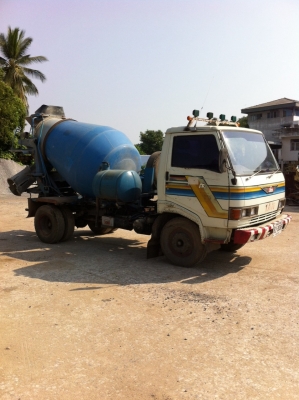 รถโม่ปูนพร้อมใช้งาน 2.5คิว ราคา680000 ปั้มคายาบ้า