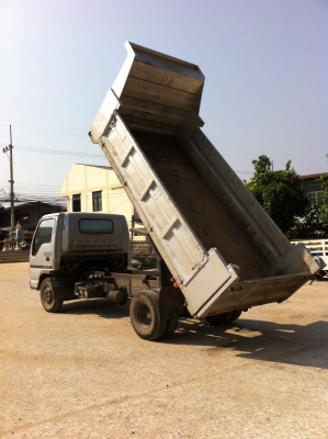 หกล้อดั้มอีซูซุ isuzuแอร์เย็นพร้อมใช้งานราคา 550000