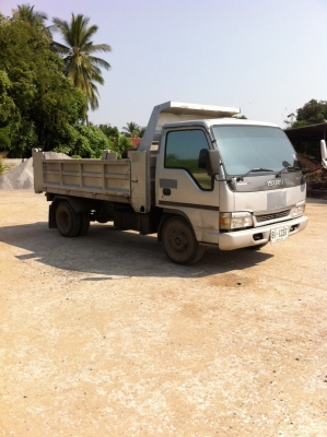 หกล้อดั้มอีซูซุ isuzuแอร์เย็นพร้อมใช้งานราคา 550000