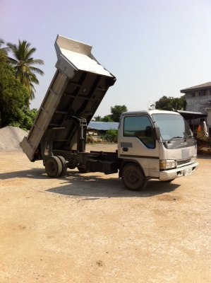 หกล้อดั้มอีซูซุ isuzuแอร์เย็นพร้อมใช้งานราคา 550000