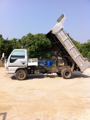 หกล้อดั้มอีซูซุ isuzuแอร์เย็นพร้อมใช้งานราคา 550000