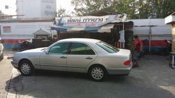 ล้อ AMG ขอบ18 สภาพสวย พร้อมยาง 225 40 18 ปี14 ดอกเต็ม พร้อมใช้งาน ล้อ AMG ขอบ18 สภาพสวย พร้อมยาง 225 40 18 ปี14 ดอกเต็ม พร้อมใช้งาน