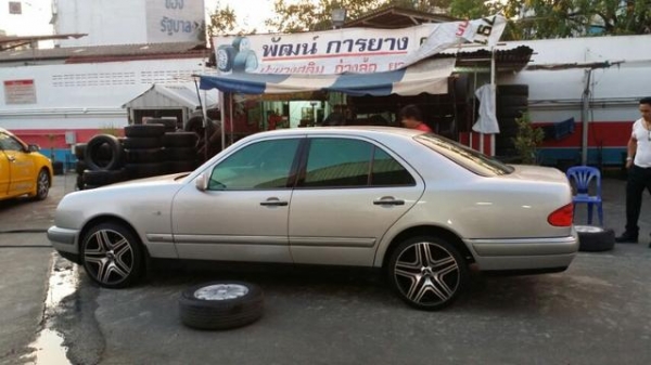 ล้อ AMG ขอบ18 สภาพสวย พร้อมยาง 225 40 18 ปี14 ดอกเต็ม พร้อมใช้งาน ล้อ AMG ขอบ18 สภาพสวย พร้อมยาง 225 40 18 ปี14 ดอกเต็ม พร้อมใช้งาน