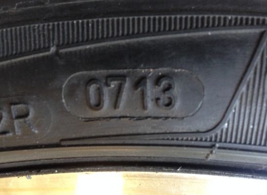 ล้อ AMG ขอบ19 หน้า 8 หลัง 9 สภาพสวย พร้อมยางปี13 หน้า 235 35 19 ยางหลัง 255 35 19