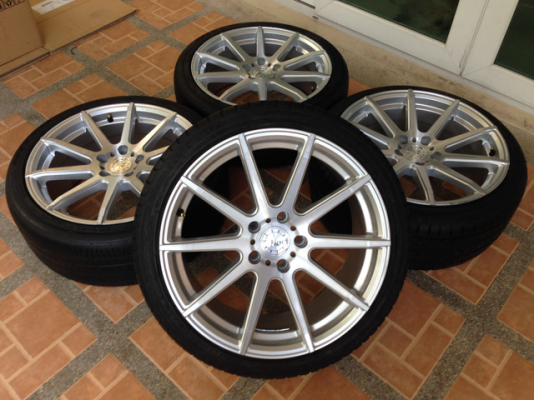 ล้อ ADV1 ขอบ18 หน้า 8 หลัง 9 สภาพสวย พร้อมยาง 225 40 18 ปี13 ราคาไม่แพง