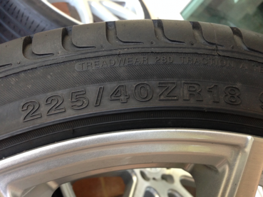 ล้อ ADV1 ขอบ18 หน้า 8 หลัง 9 สภาพสวย พร้อมยาง 225 40 18 ปี13 ราคาไม่แพง