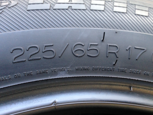 ยาง Michelin 225 65 17 กลางปี12 ดอกเต็ม พร้อมใช้งาน ราคาไม่แพง ยาง Michelin 225 65 17 กลางปี12 ดอกเต็ม พร้อมใช้งาน ราคาไม่แพง