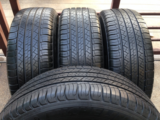 ยาง Michelin 225 65 17 กลางปี12 ดอกเต็ม พร้อมใช้งาน ราคาไม่แพง ยาง Michelin 225 65 17 กลางปี12 ดอกเต็ม พร้อมใช้งาน ราคาไม่แพง