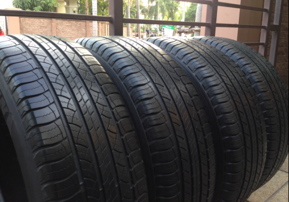 ยาง Michelin 225 65 17 กลางปี12 ดอกเต็ม พร้อมใช้งาน ราคาไม่แพง ยาง Michelin 225 65 17 กลางปี12 ดอกเต็ม พร้อมใช้งาน ราคาไม่แพง