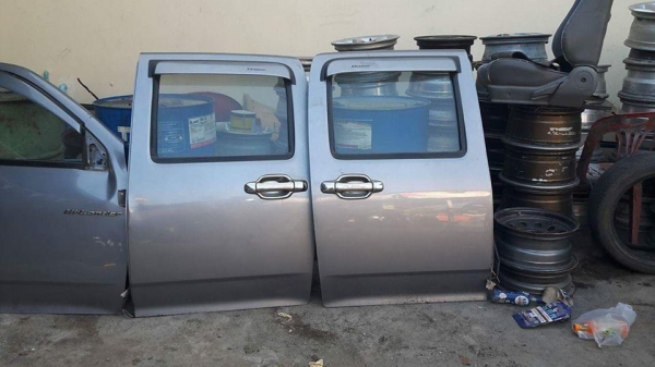 ขายประตูD MAXตามสภาพ คู่หน้า6000 คู่หลัง 8000 สนใจโทร0805669540