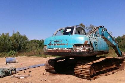 ขายรถแบคโฮ Kobelco  Sk200 mark 5 ธรรมดา เครื่องดี ปั้มดี เอกสารเล่มทะเบียนราคา 495,000 090-772-3710 090-772-3708