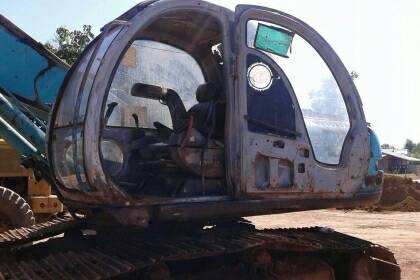 ขายรถแบคโฮ Kobelco  Sk200 mark 5 ธรรมดา เครื่องดี ปั้มดี เอกสารเล่มทะเบียนราคา 495,000 090-772-3710 090-772-3708