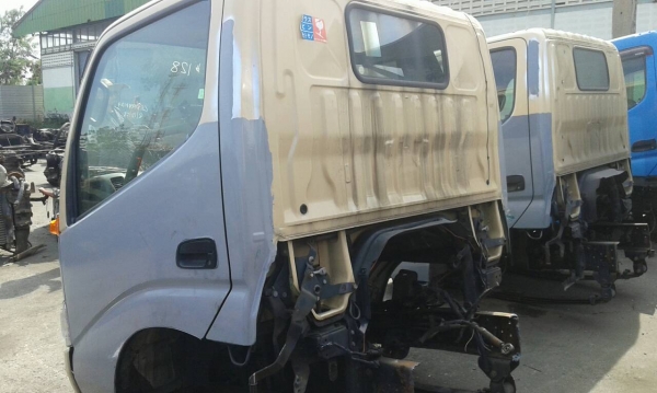 ขายหัวเก๋ง  NISSAN UD แบบหกล้อ หรือ สิบล้อ