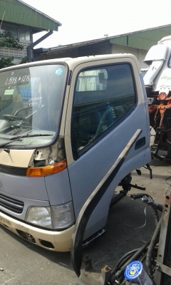 ขายหัวเก๋ง  NISSAN UD แบบหกล้อ หรือ สิบล้อ