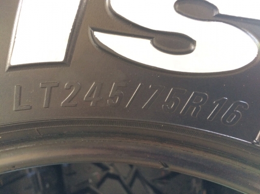 ยาง maxxis mud 245/75/16 ปี13 ยาง maxxis mud 245/75/16 ปี13