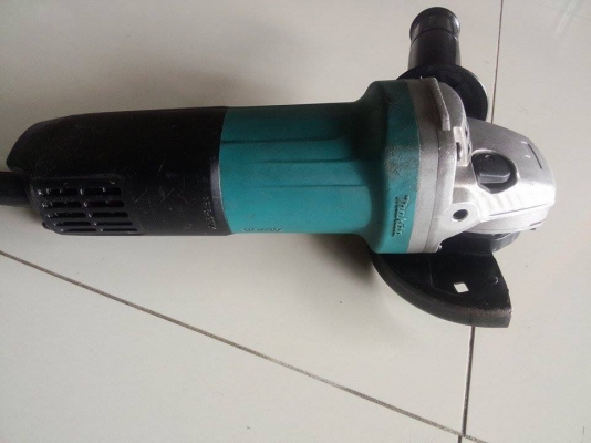 เครื่องเจียร์ MAKITA 9553B 4" 710W