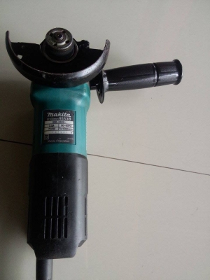 เครื่องเจียร์ MAKITA 9553B 4" 710W