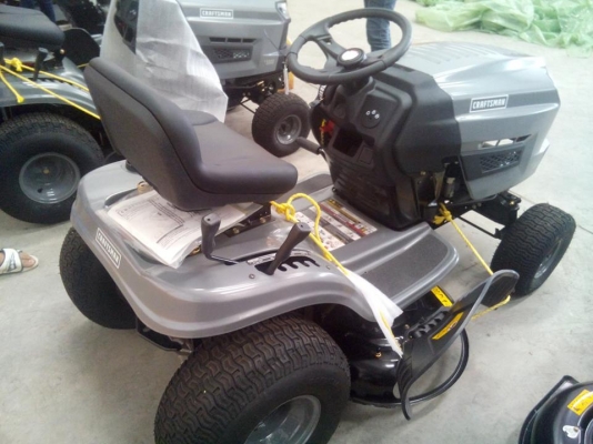 ราคาพิเศษส่งท้ายปี ครับ รถตัดหญ้านั่งขับ ของใหม่ 17.5 HP 2 ใบตัด