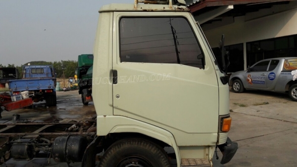 รถบรรทุก 6 ล้อ HINO หัวแชซซี คัซซียาว 4.29 เมตร  117 แรงม้า