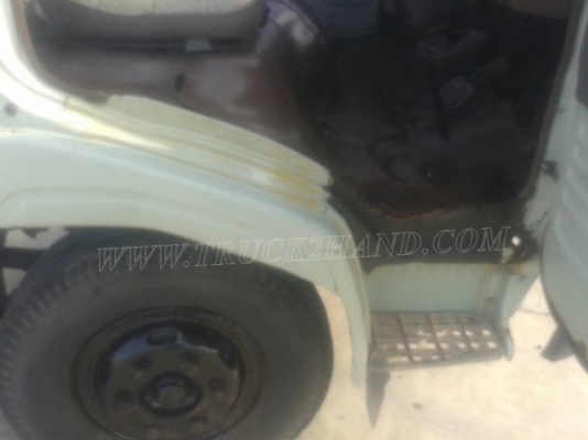 รถบรรทุก 6 ล้อ HINO หัวแชซซี คัซซียาว 4.29 เมตร  117 แรงม้า