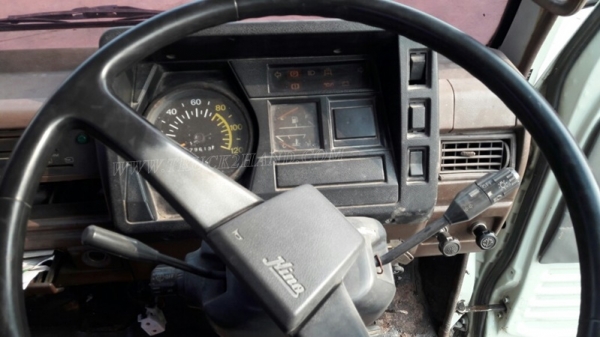 รถบรรทุก 6 ล้อ HINO หัวแชซซี คัซซียาว 4.29 เมตร  117 แรงม้า