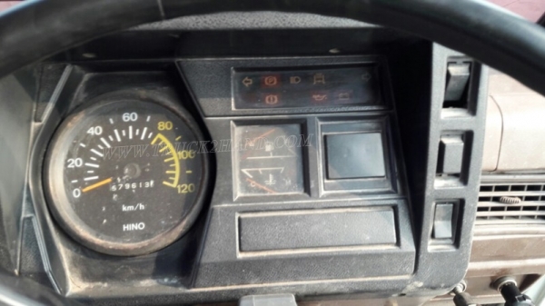 รถบรรทุก 6 ล้อ HINO หัวแชซซี คัซซียาว 4.29 เมตร  117 แรงม้า