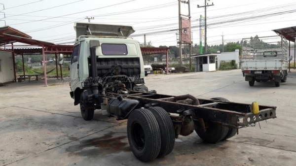 รถบรรทุก 6 ล้อ HINO หัวแชซซี คัซซียาว 4.29 เมตร  117 แรงม้า