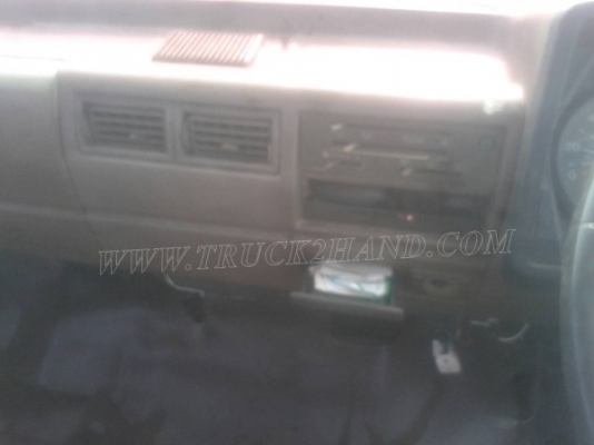 รถบรรทุก 6 ล้อ HINO หัวแชซซี คัซซียาว 4.29 เมตร  117 แรงม้า