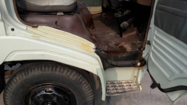 รถบรรทุก 6 ล้อ HINO หัวแชซซี คัซซียาว 4.29 เมตร  117 แรงม้า