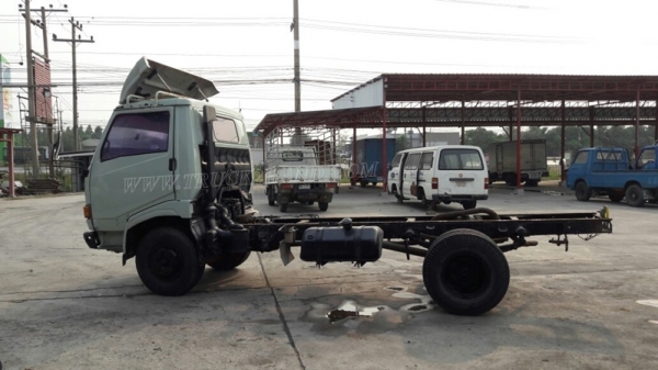 รถบรรทุก 6 ล้อ HINO หัวแชซซี คัซซียาว 4.29 เมตร  117 แรงม้า