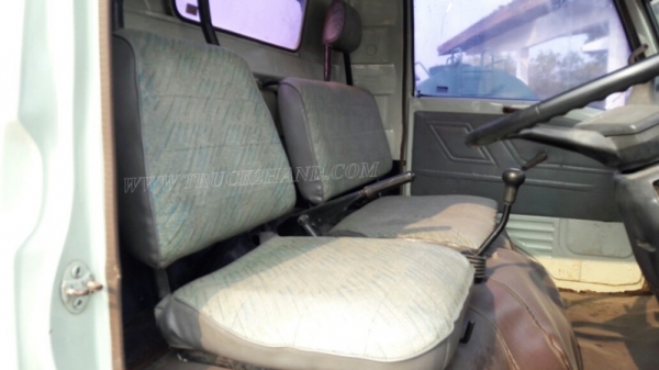 รถบรรทุก 6 ล้อ HINO หัวแชซซี คัซซียาว 4.29 เมตร  117 แรงม้า