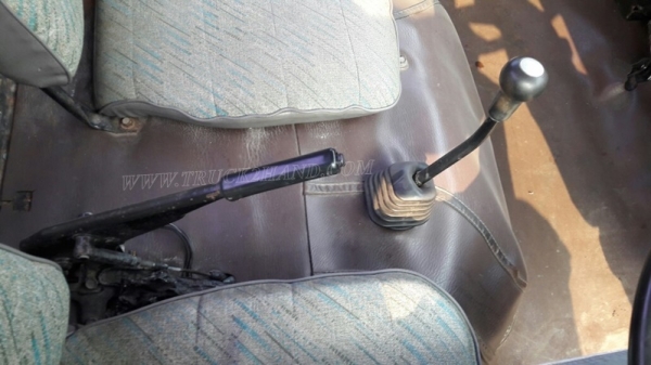 รถบรรทุก 6 ล้อ HINO หัวแชซซี คัซซียาว 4.29 เมตร  117 แรงม้า