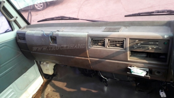 รถบรรทุก 6 ล้อ HINO หัวแชซซี คัซซียาว 4.29 เมตร  117 แรงม้า