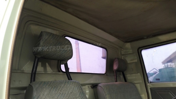 รถบรรทุก 6 ล้อ HINO หัวแชซซี คัซซียาว 4.29 เมตร  117 แรงม้า