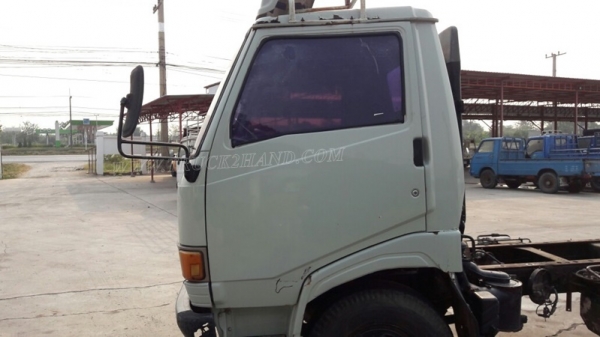 รถบรรทุก 6 ล้อ HINO หัวแชซซี คัซซียาว 4.29 เมตร  117 แรงม้า