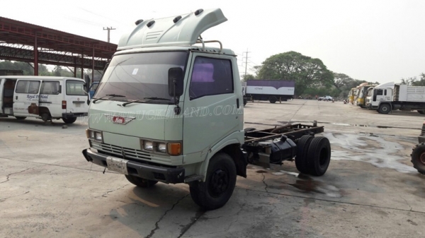 รถบรรทุก 6 ล้อ HINO หัวแชซซี คัซซียาว 4.29 เมตร  117 แรงม้า
