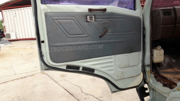 รถบรรทุก 6 ล้อ HINO หัวแชซซี คัซซียาว 4.29 เมตร  117 แรงม้า