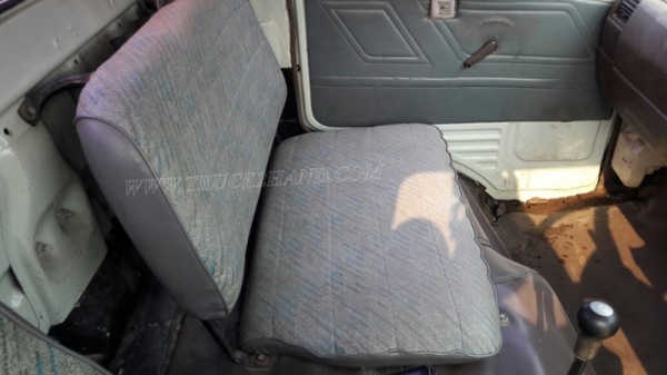 รถบรรทุก 6 ล้อ HINO หัวแชซซี คัซซียาว 4.29 เมตร  117 แรงม้า