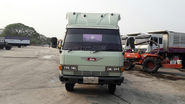 รถบรรทุก 6 ล้อ HINO หัวแชซซี คัซซียาว 4.29 เมตร  117 แรงม้า