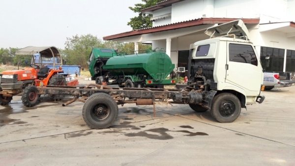 รถบรรทุก 6 ล้อ HINO หัวแชซซี คัซซียาว 4.29 เมตร  117 แรงม้า