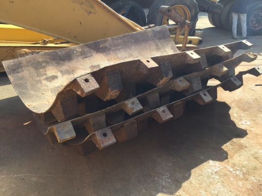 ให้เช่ารถบดสั่นสะเทือนSTA VV900D