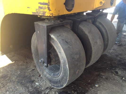 ให้เช่ารถบดสั่นสะเทือนSTA VV900D