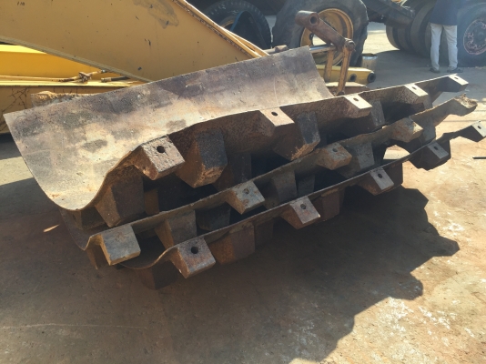 ให้เช่ารถบดสั่นสะเทือนSTA VV900D