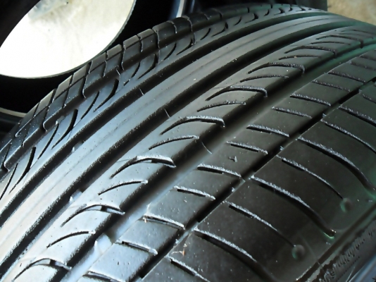 ยาง17 ขนาด215-55-R17ลงพื้นปี15 (4เส้น3,900)